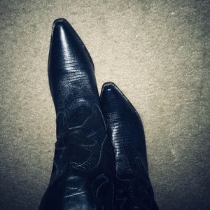 COWBOY BOOTS